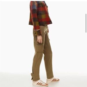 Wilfred Free Cargo - Like new condition!